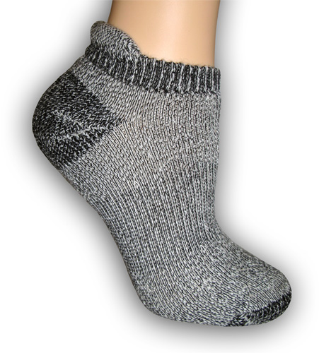 Comparing Natural Alpaca Wool vs. Synthetic Fiber Socks – Hollow Socks